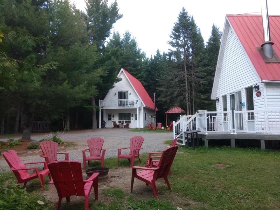 Camping Chalets Spas Pignons Rouges Saint Romain Kültér fotó